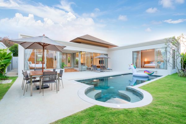 Pool Deck Pouring in Elgin