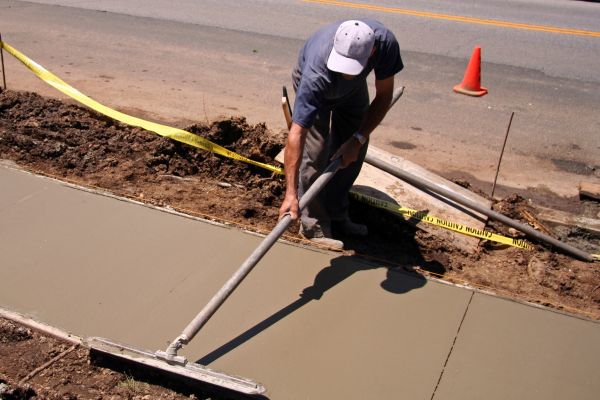 Sidewalk Cementing in Elgin