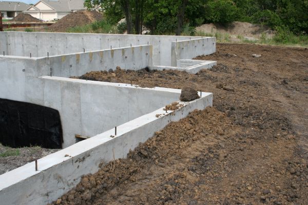 Foundation Wall Installation in Elgin